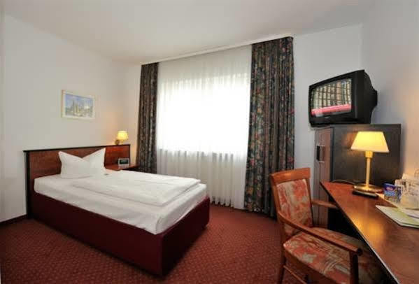 Rhein Neckar Hotel Манхайм Екстериор снимка