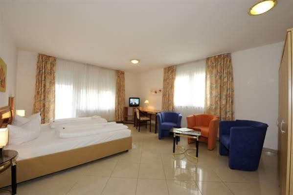 Rhein Neckar Hotel Манхайм Екстериор снимка