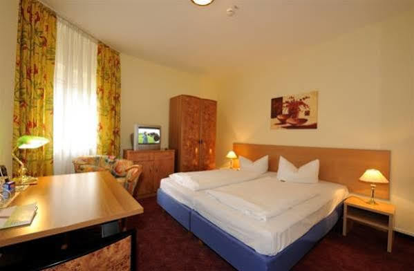 Rhein Neckar Hotel Манхайм Екстериор снимка