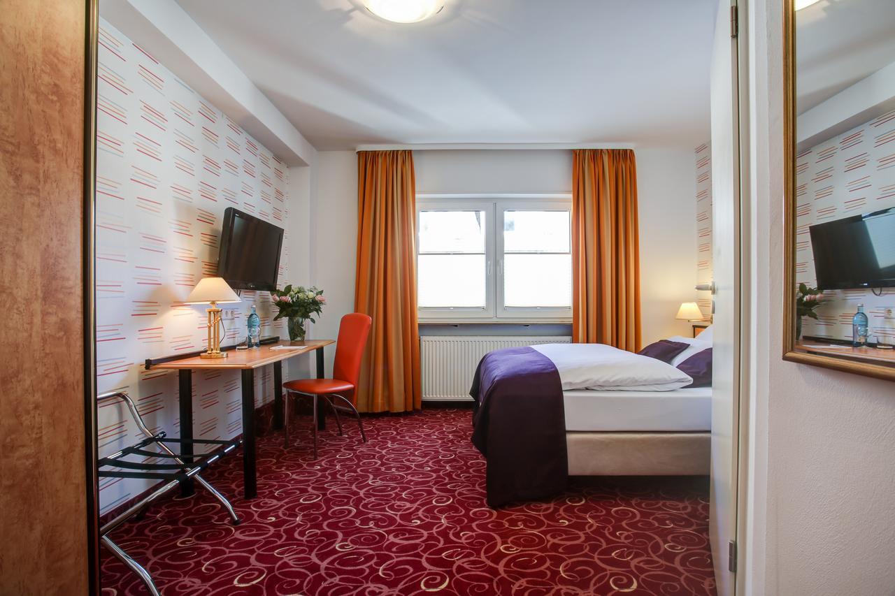Rhein Neckar Hotel Манхайм Екстериор снимка