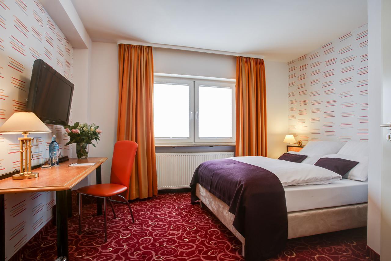 Rhein Neckar Hotel Манхайм Екстериор снимка