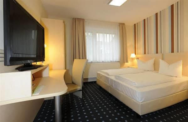 Rhein Neckar Hotel Манхайм Екстериор снимка